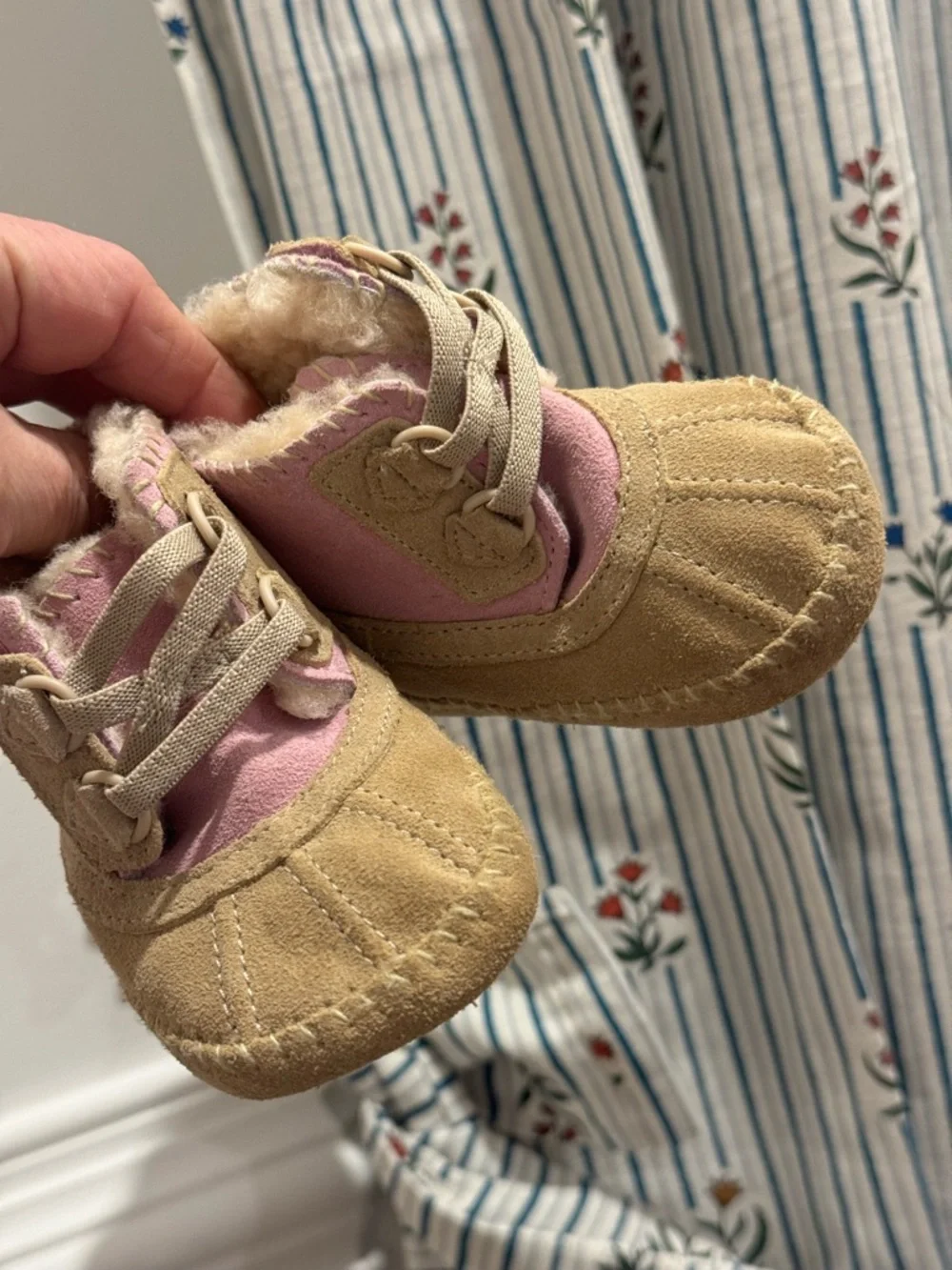 UGG Australia 3277 baby boots infant leather sheepskin booties  Sz 2/3